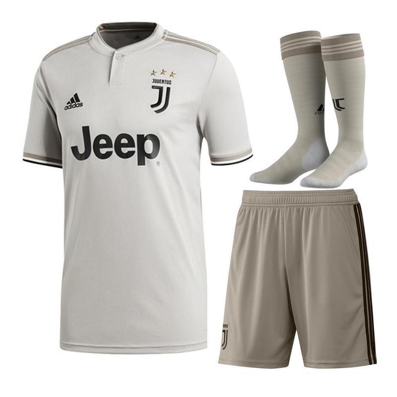 Juventus Away Football Kit 2018/19
